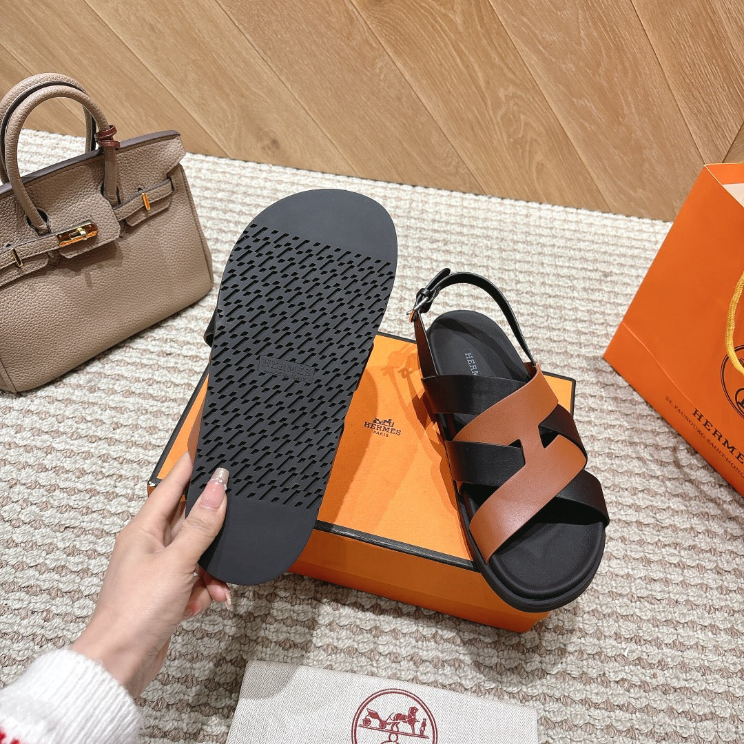 HM 26S CROSS-STRAP SANDALS IN BROWN AND BLACK CALFSKIN