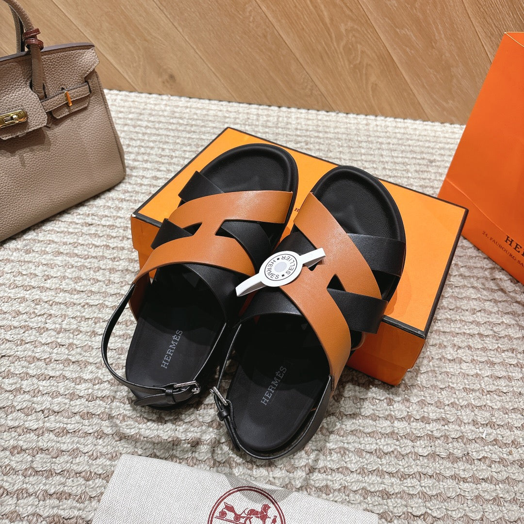 HM 26S CROSS-STRAP SANDALS IN CAMEL BROWN AND BLACK CALFSKIN