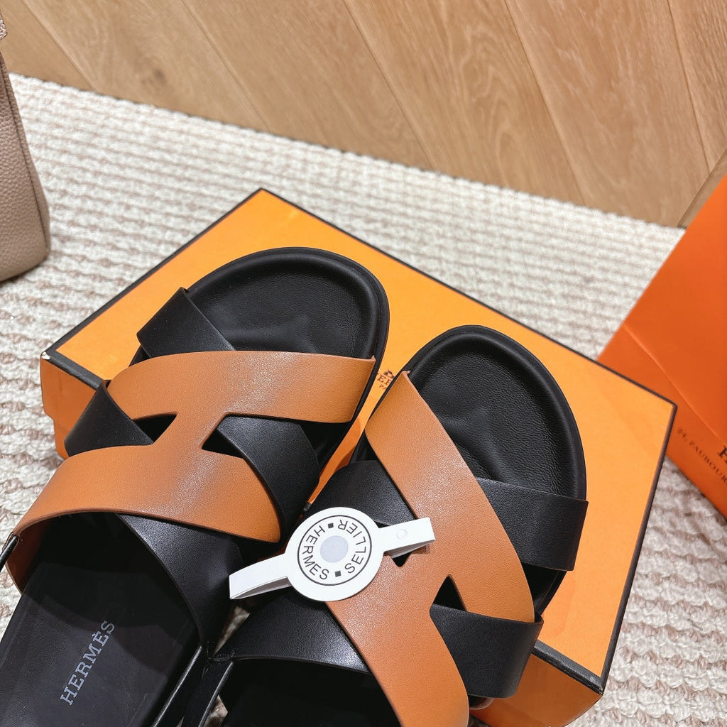 HM 26S CROSS-STRAP SANDALS IN CAMEL BROWN AND BLACK CALFSKIN