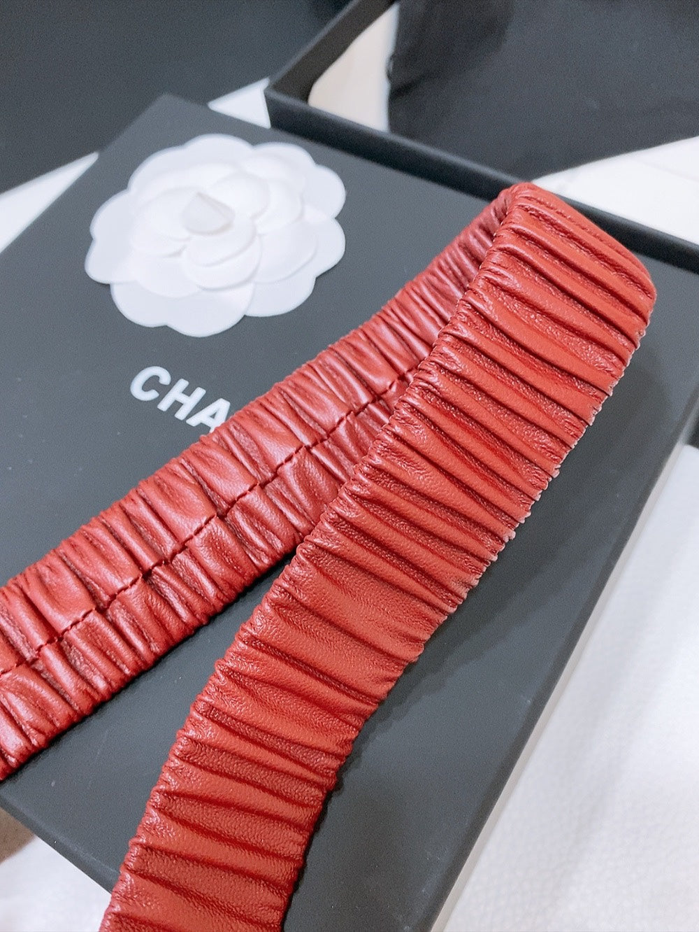 DOUBLE C ELASTIC BELT 30MM IN RED PATENT CALFSKIN GOLD HARDWARE