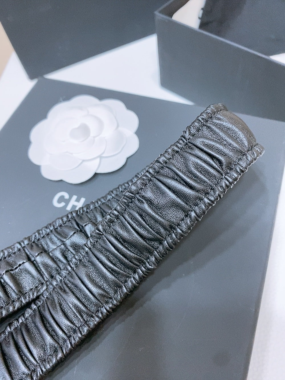 DOUBLE C ELASTIC BELT 30MM IN BLACK CANVAS GOLD HARDWARE EMBOSSED LOGO
