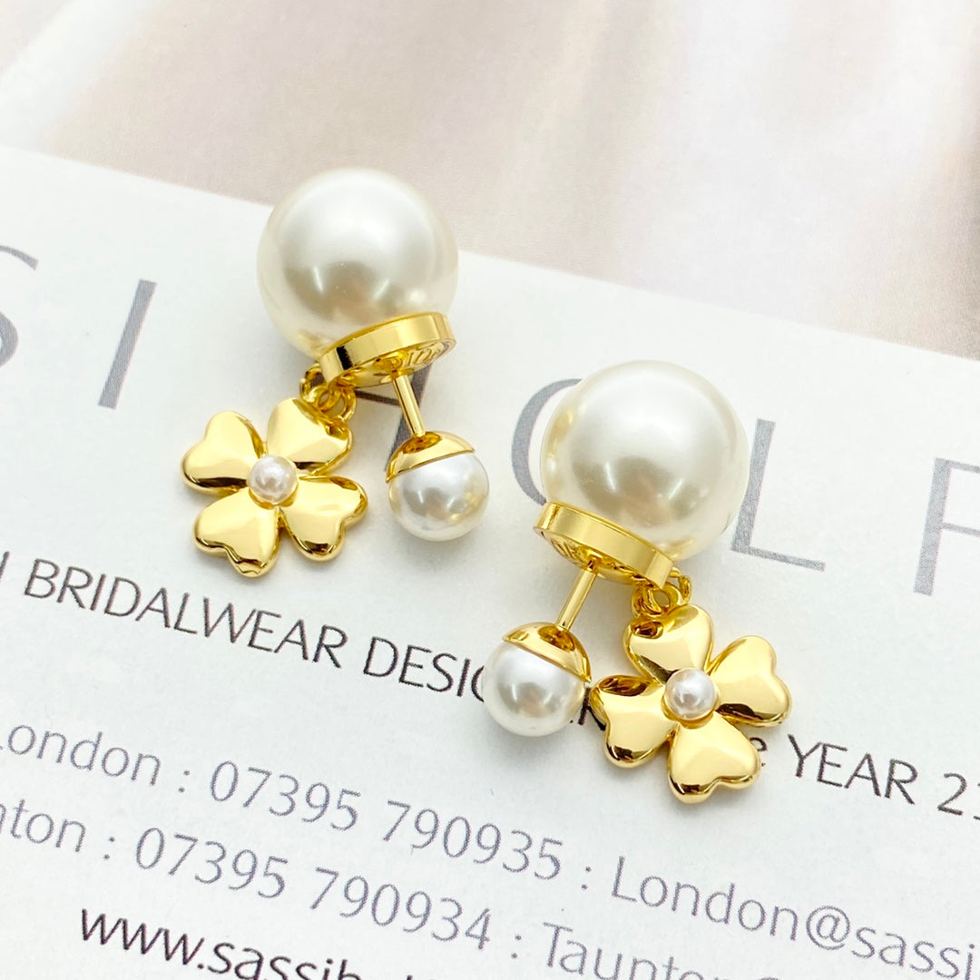 CD 26S PEARL FLOWER DROP STUD EARRINGS IN GOLD TONE METAL 629842