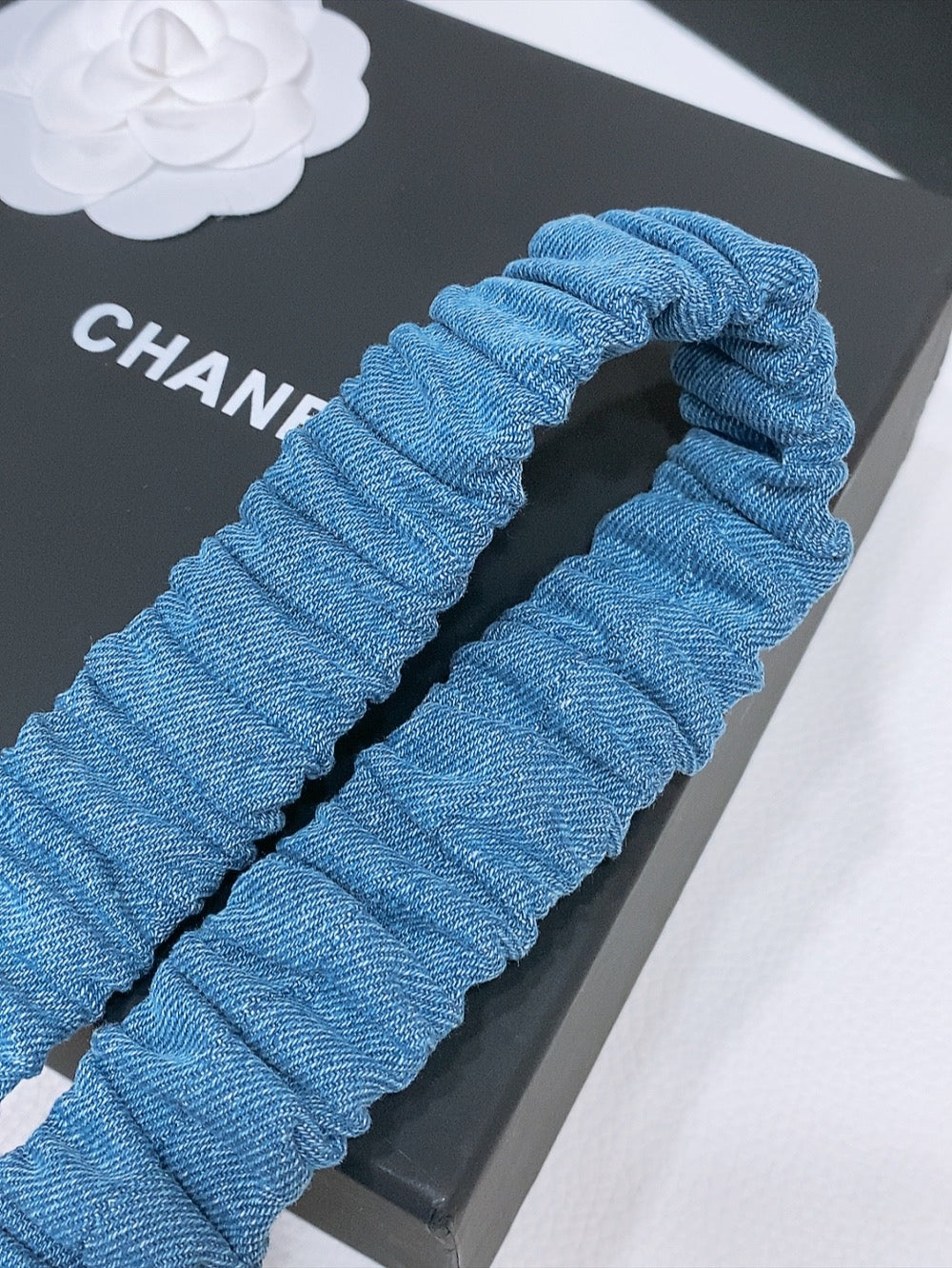 DOUBLE C ELASTIC BELT 30MM IN BLUE DENIM HEART GOLD BUCKLE