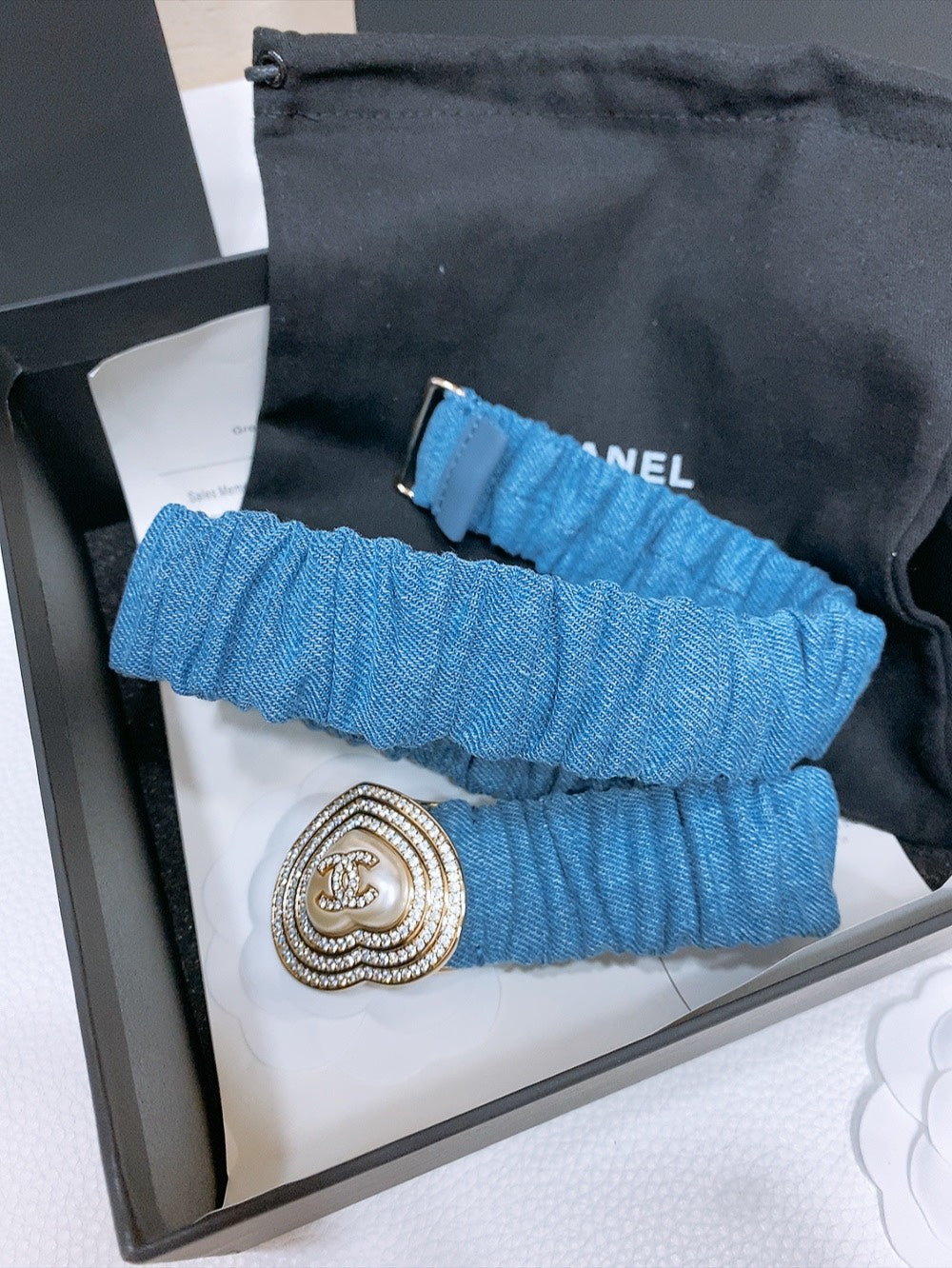DOUBLE C ELASTIC BELT 30MM IN BLUE DENIM HEART GOLD BUCKLE