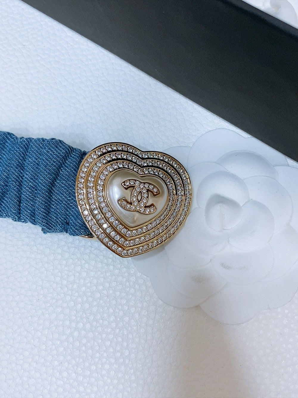 DOUBLE C ELASTIC BELT 30MM IN BLUE DENIM HEART GOLD BUCKLE