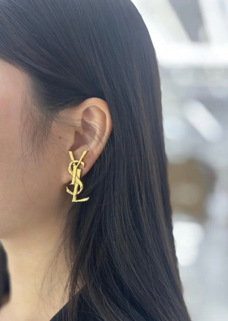 YSL 26S MONOGRAM DROP EARRINGS IN GOLD TONE METAL 629923