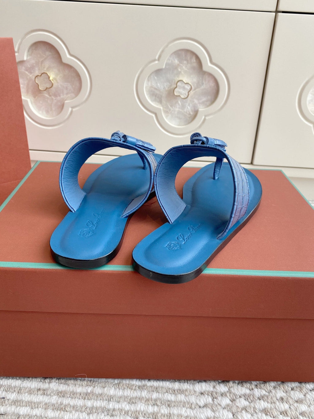 FLIP FLOPS IN BLUE LAMBSKIN SNAKE EMBOSSING