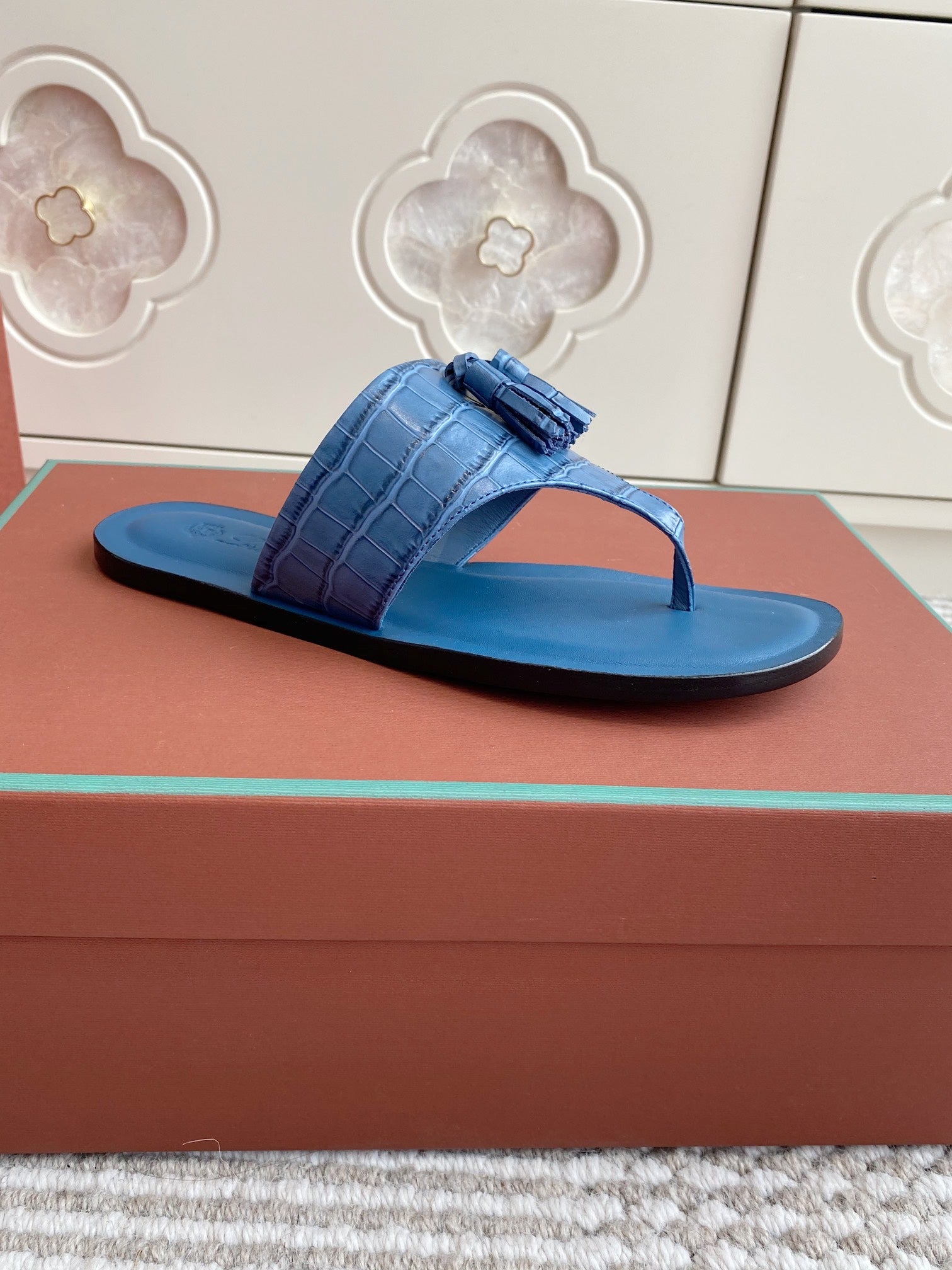 FLIP FLOPS IN BLUE LAMBSKIN SNAKE EMBOSSING