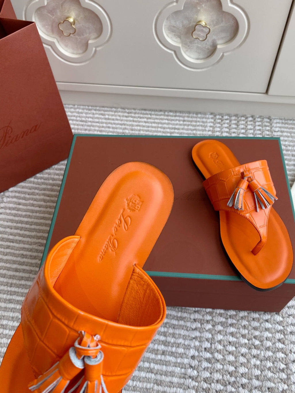 FLIP FLOPS IN ORANGE LAMBSKIN SNAKE EMBOSSING
