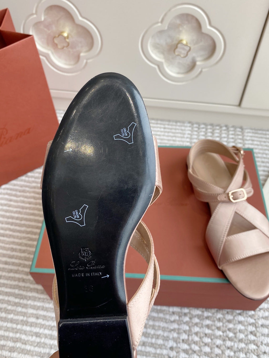 SANDALS IN LIGHT PINK SATIN