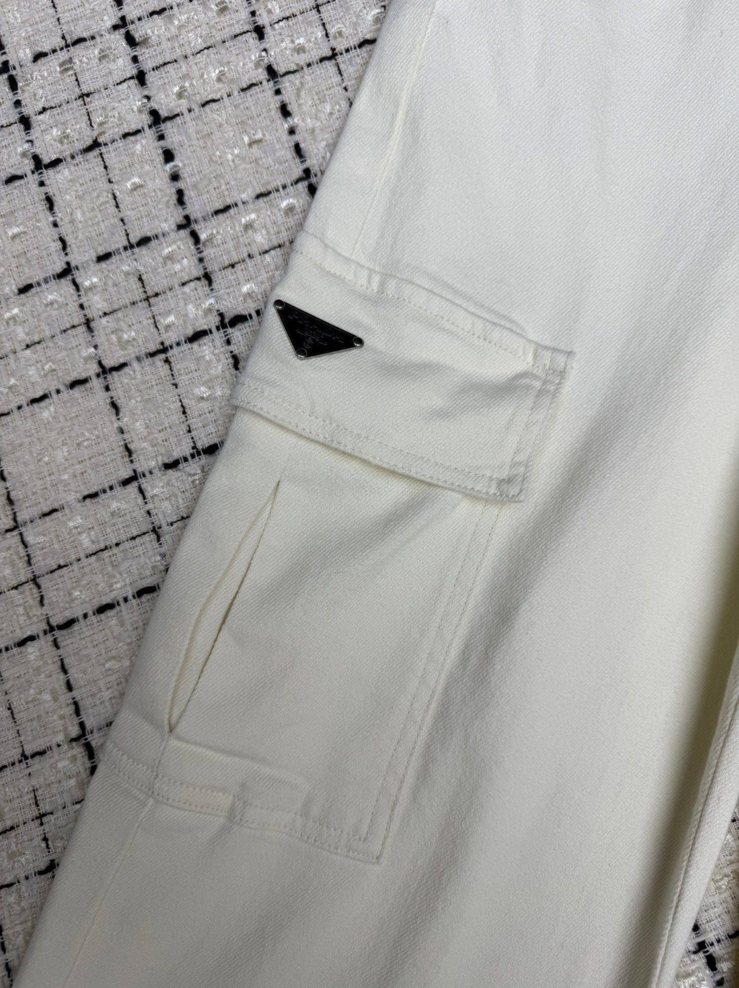 PRADA 26S CARGO JEANS 599