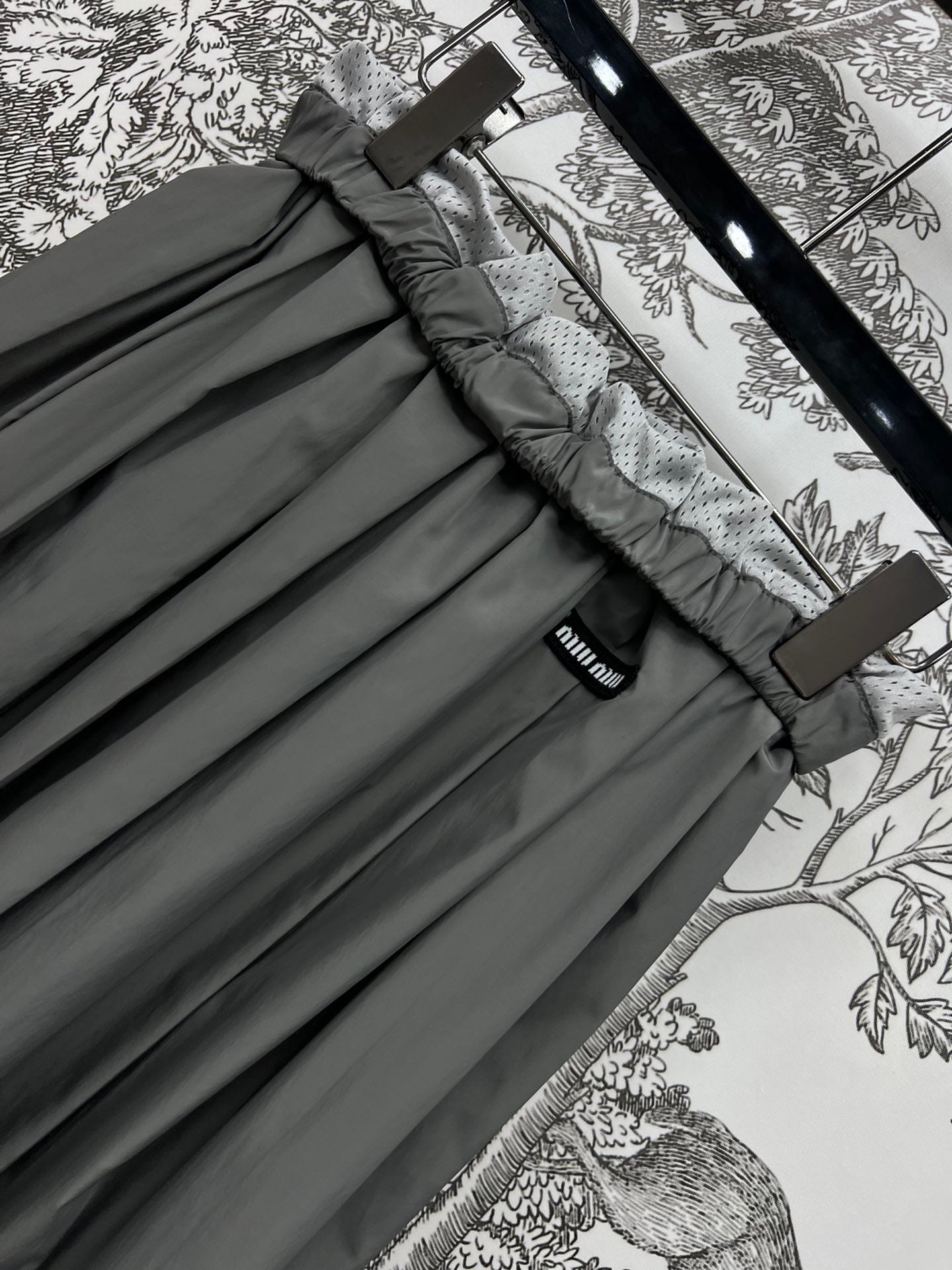 MIU 25S PLEASED SKIRT GREY IN NYLON 263129