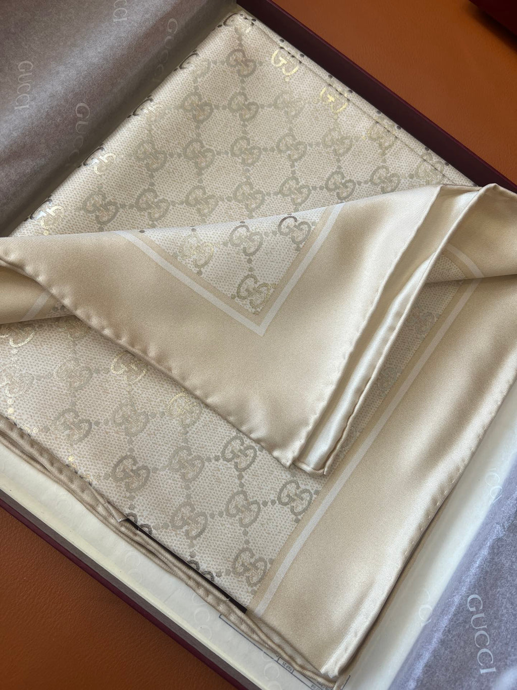 GUCCI 26S SCARF 90 IN SILK 816289