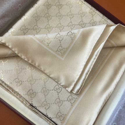 GUCCI 25S SCARF 90 IN SILK 697667