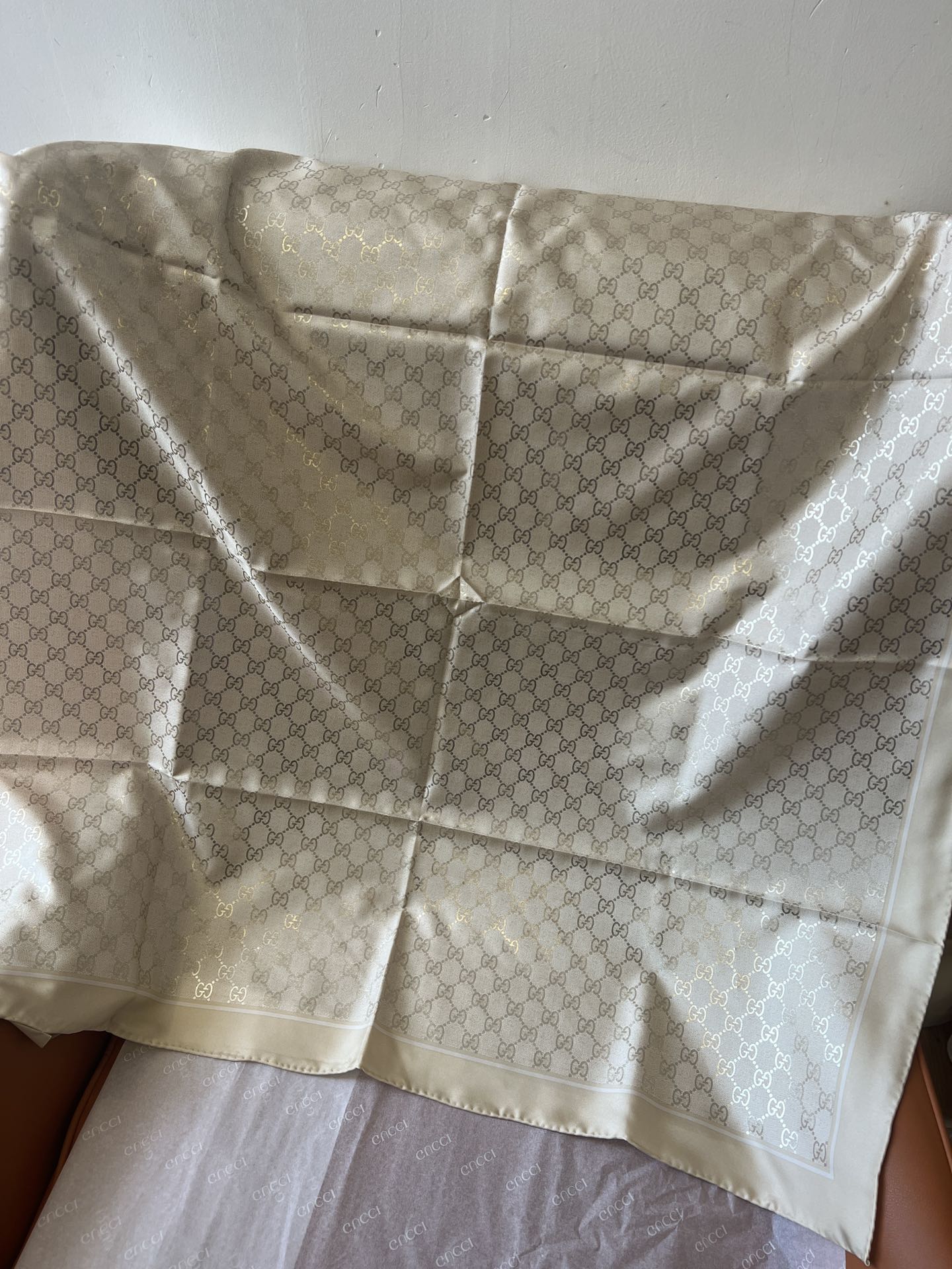 GUCCI 26S SCARF 90 IN SILK 816289