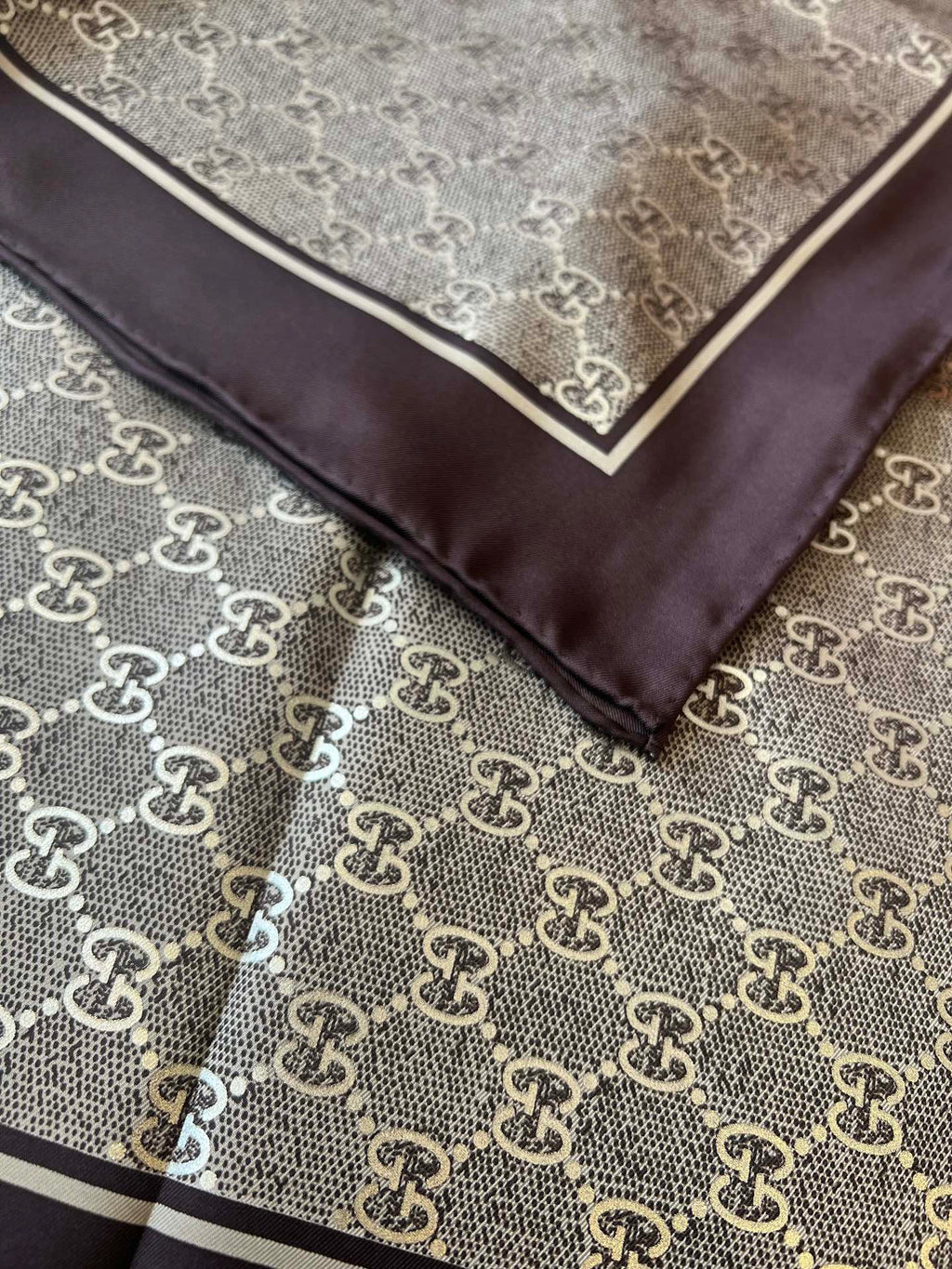 GUCCI 26S SCARF 90 IN SILK 816288