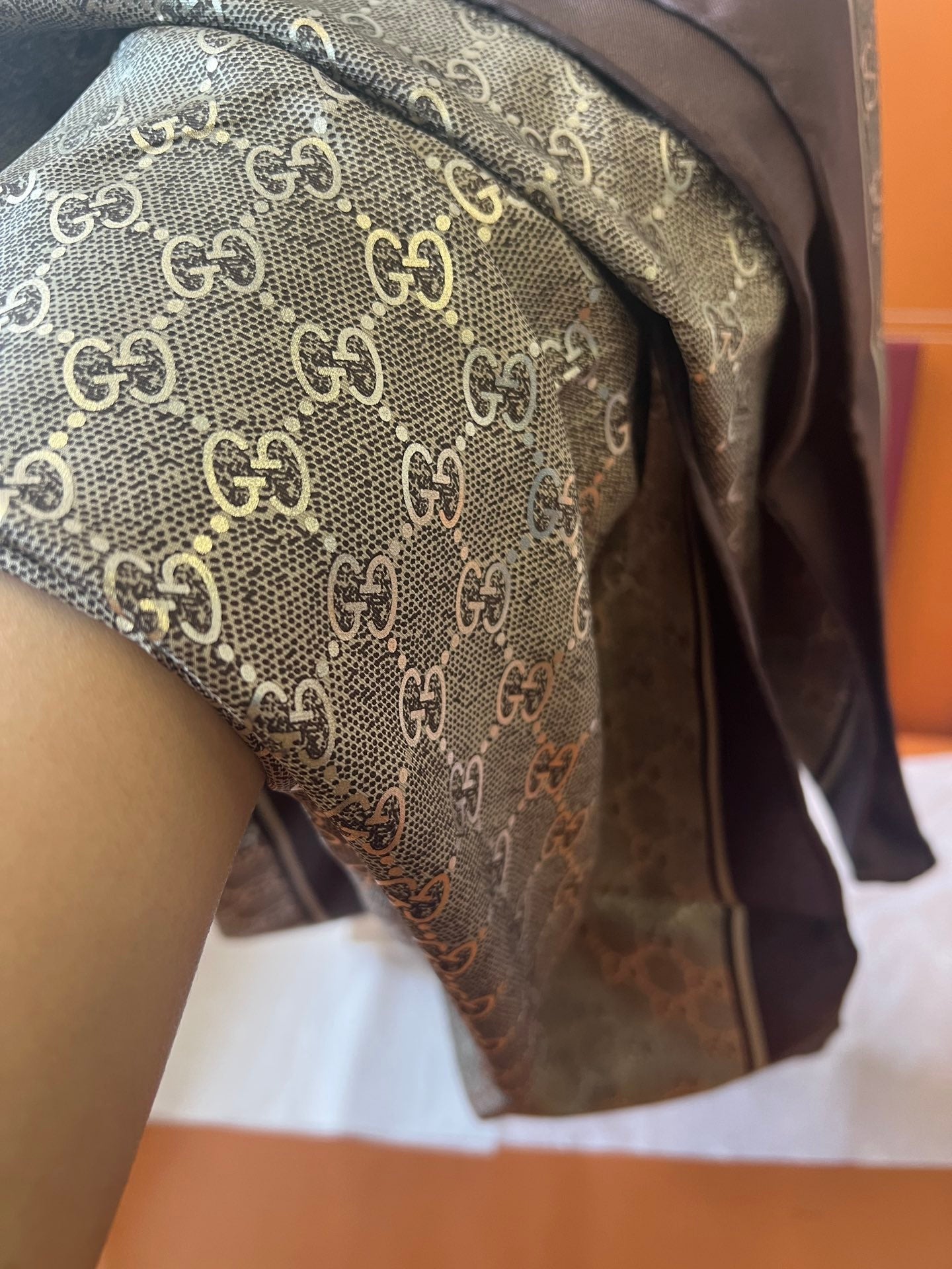 GUCCI 26S SCARF 90 IN SILK 816288