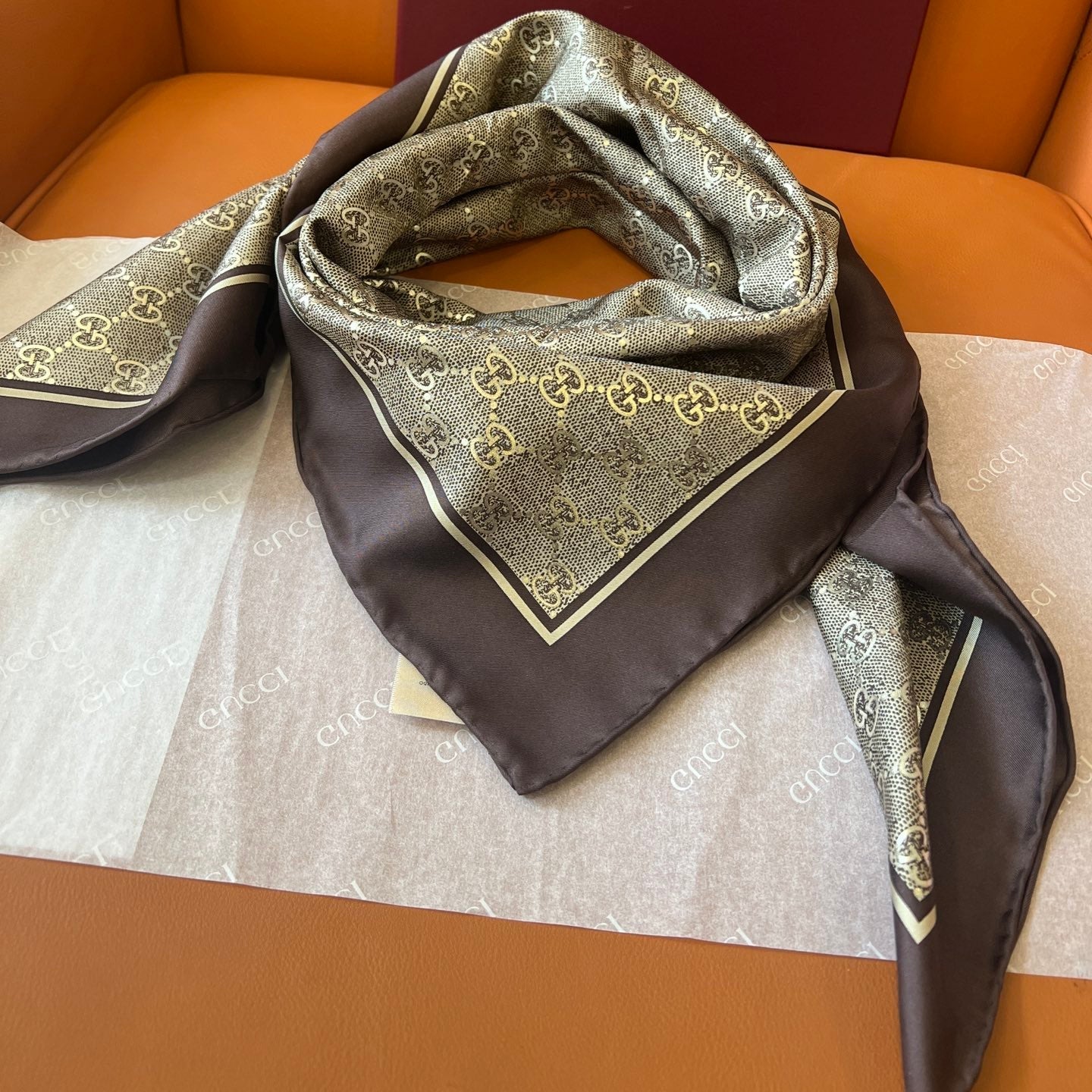 GUCCI 26S SCARF 90 IN SILK 816288