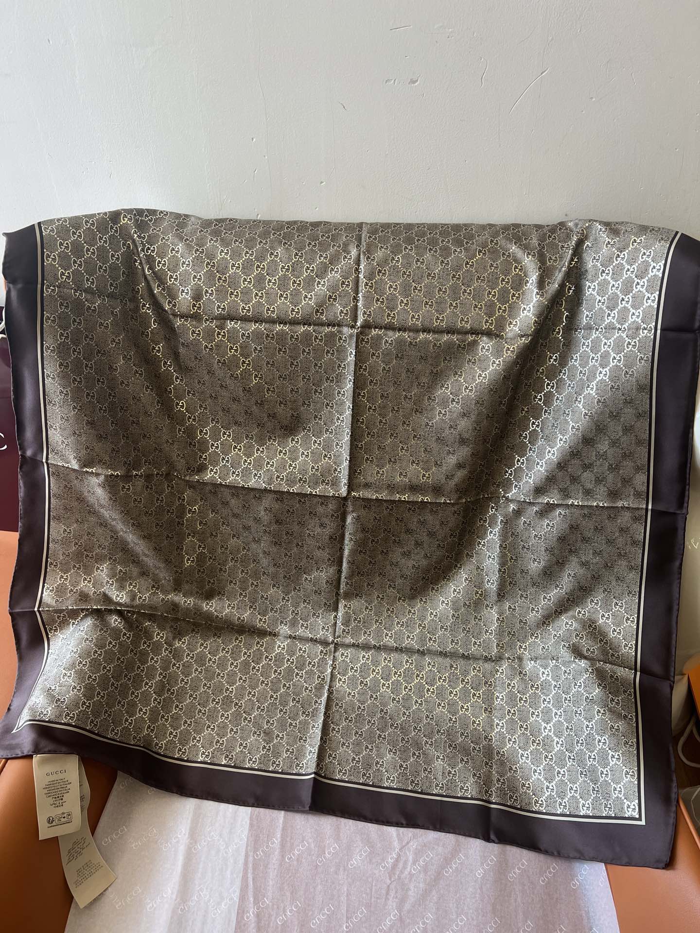 GUCCI 26S SCARF 90 IN SILK 816288