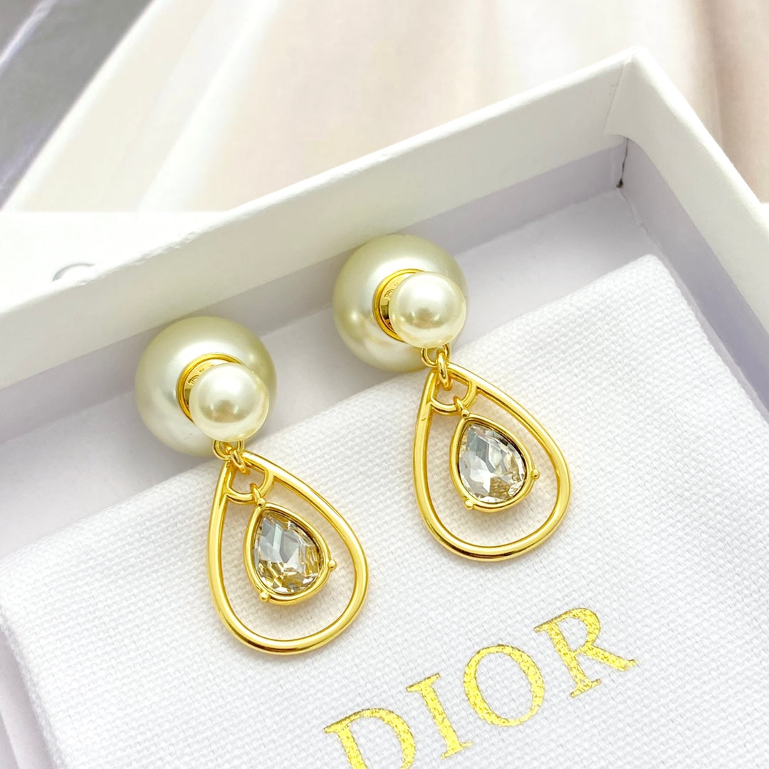 CD 26S PEARL TEARDROP CRYSTAL DOUBLE STUD EARRINGS IN GOLD METAL 631769