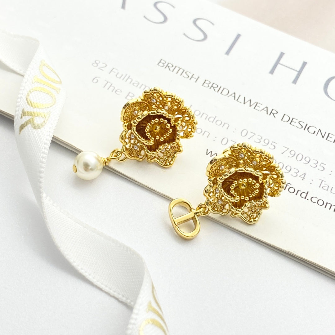 CD 26S VINTAGE FLORAL PEARL DROP EARRINGS IN GOLD METAL 631772