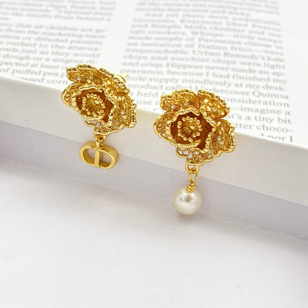 CD 26S VINTAGE FLORAL PEARL DROP EARRINGS IN GOLD METAL 631772