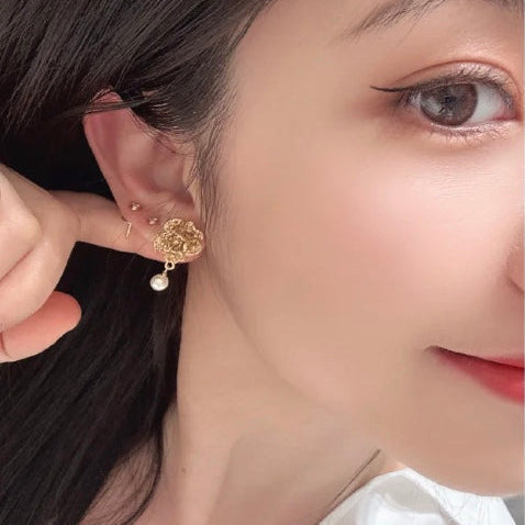 CD 26S VINTAGE FLORAL PEARL DROP EARRINGS IN GOLD METAL 631772