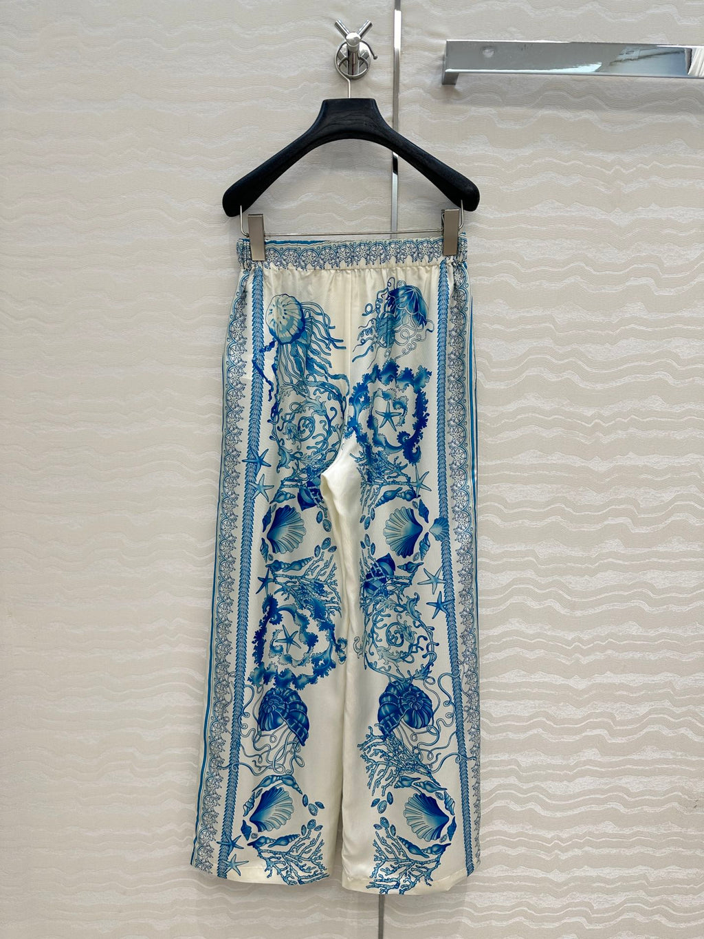 VERSACE SILK STRAIGHT-LEG PANTS WITH CORAL PRINT 263968