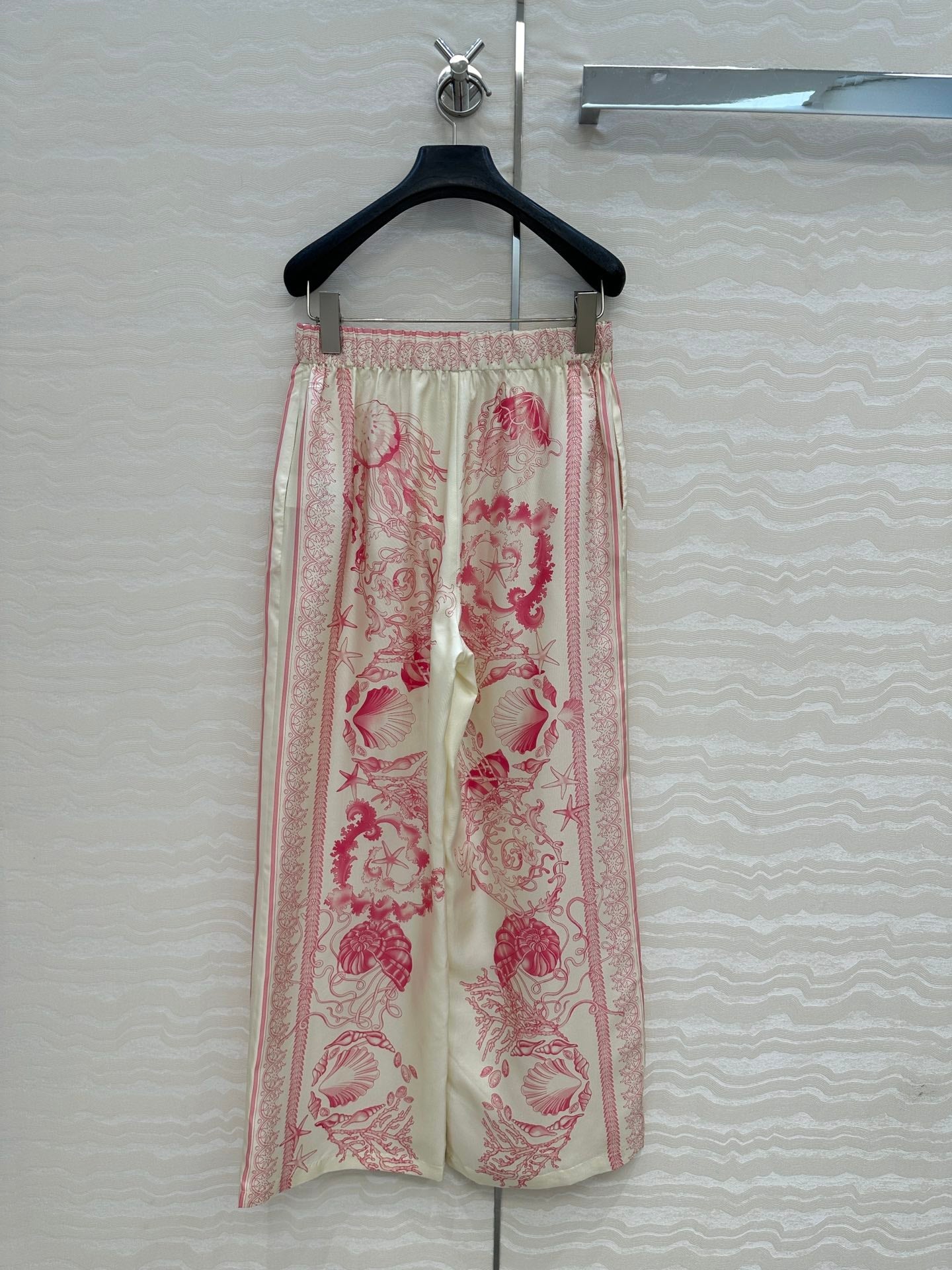 VERSACE SILK STRAIGHT-LEG PANTS WITH CORAL PRINT 263974
