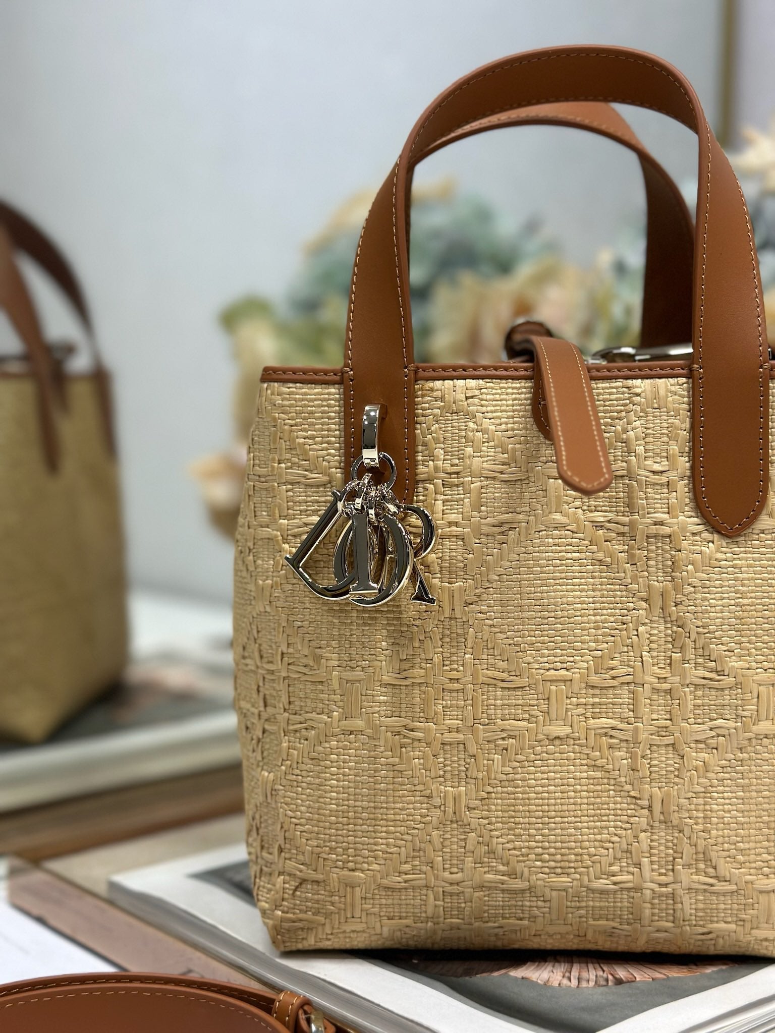 DIOR 26S TOUJOURS BAG 18 IN BROWN AND BEIGE RAFFIA