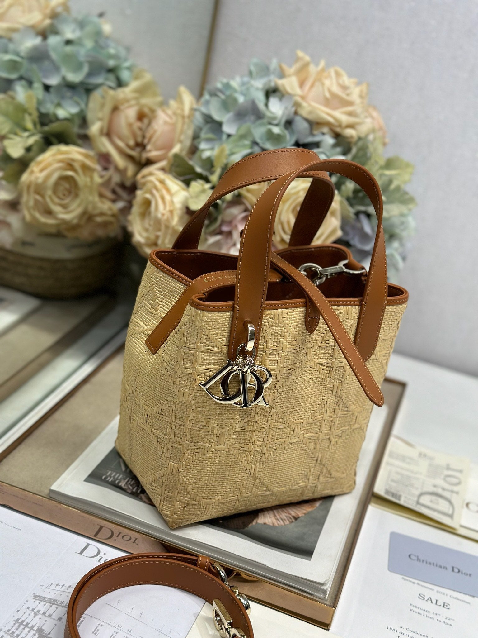 DIOR 26S TOUJOURS BAG 18 IN BROWN AND BEIGE RAFFIA