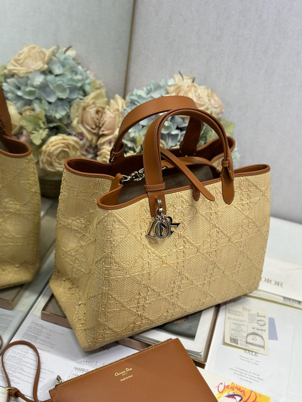 DIOR 26S TOUJOURS BAG 37 IN BROWN AND BEIGE RAFFIA