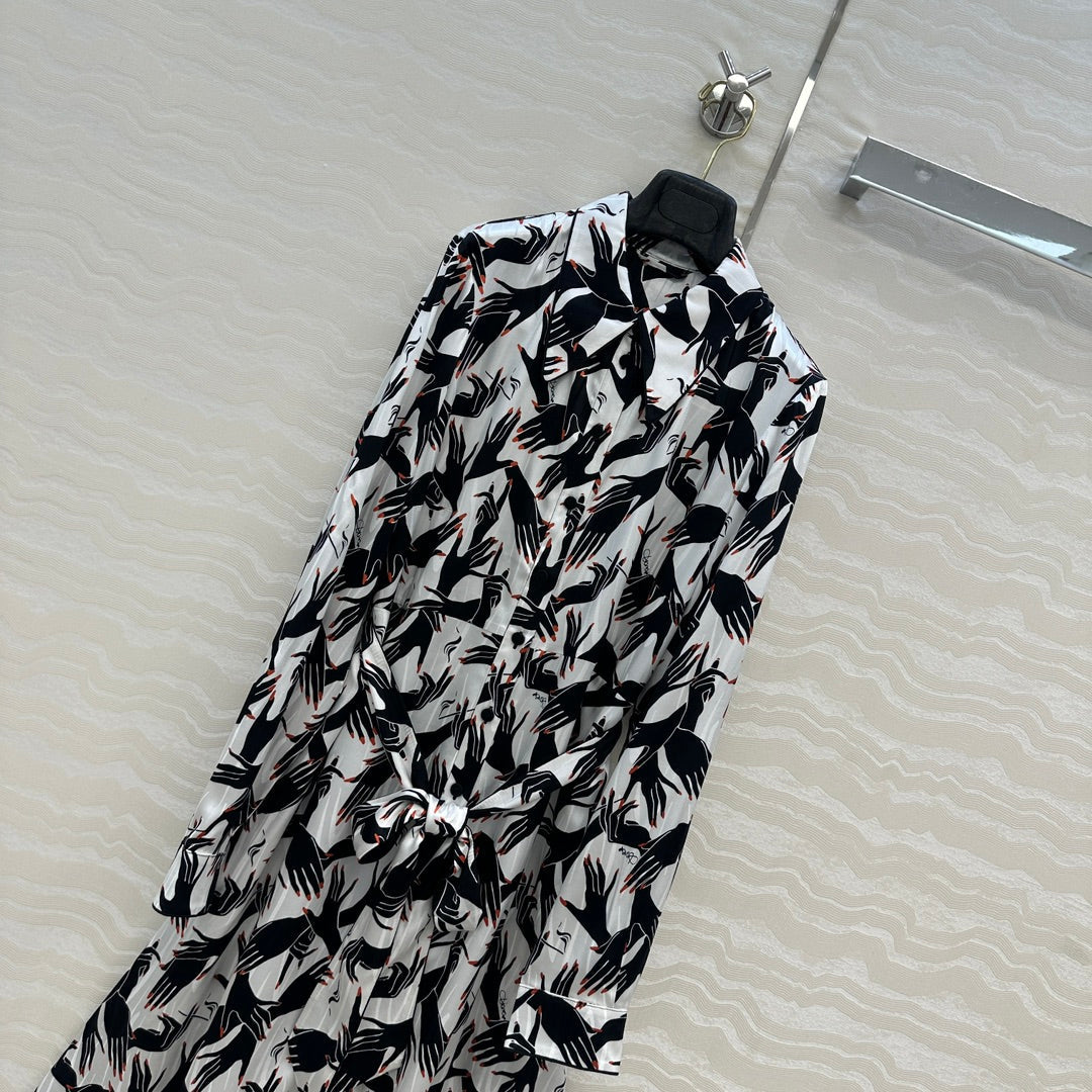 DVF WHITE AND BLACK PRINTED SILK SHIRT DRESS