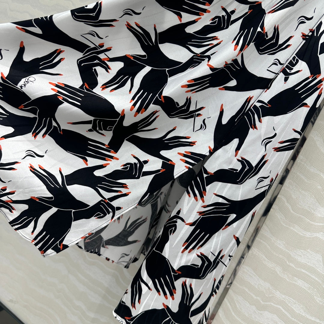 DVF WHITE AND BLACK PRINTED SILK SHIRT DRESS