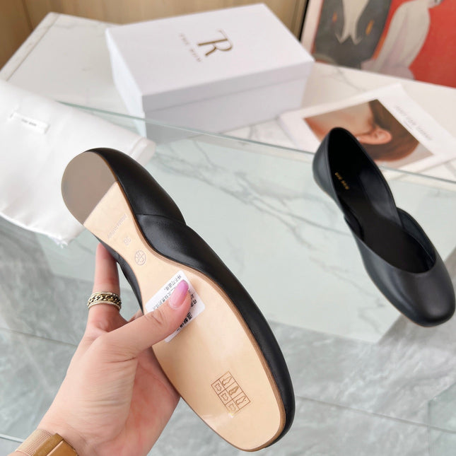 THE ROW 26S ROUND TOE BALLET FLATS IN BLACK CALFSKIN
