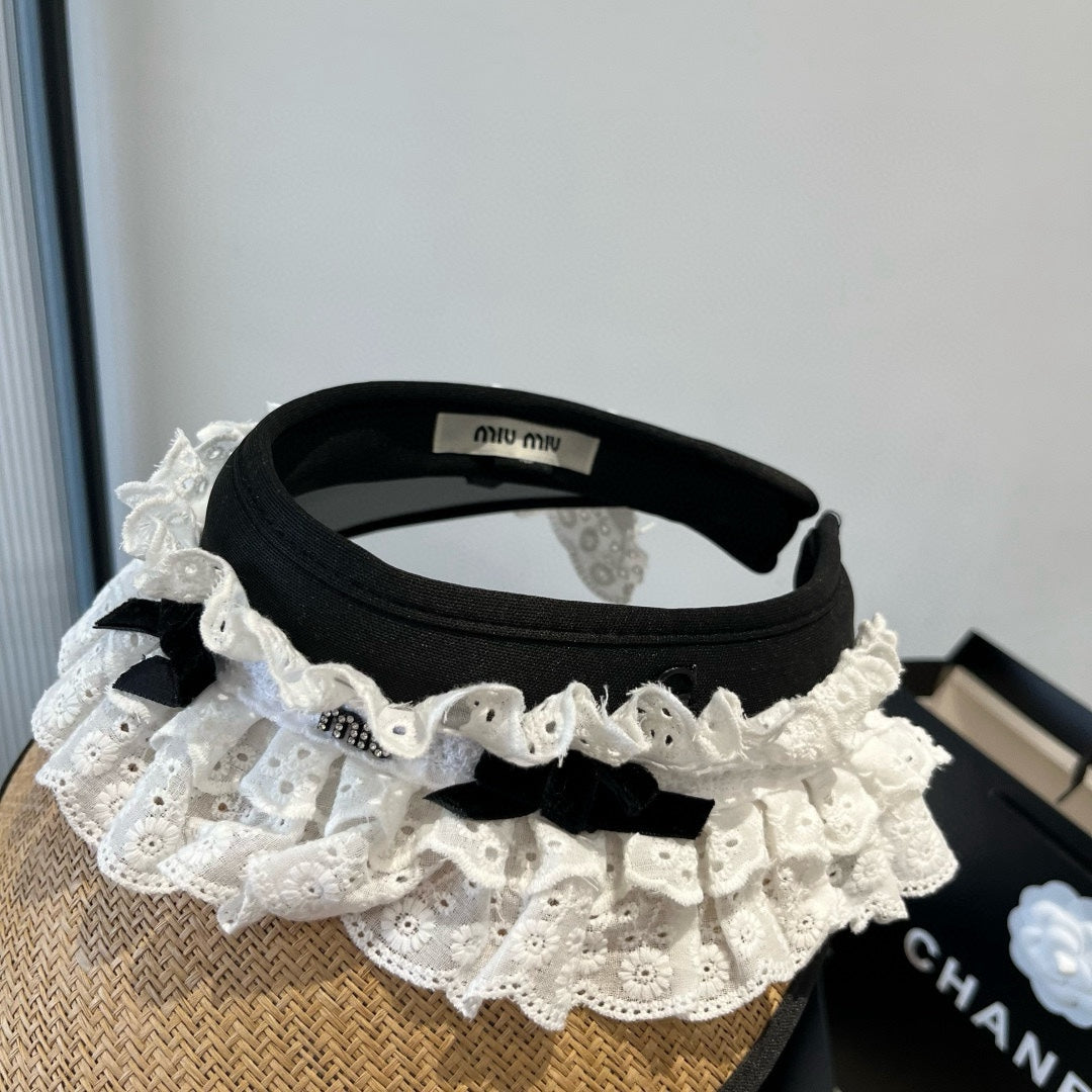 MIUMIU OPEN-TOP STRAW HAT IN BEIGE MIX WHITE EYELET FABRIC