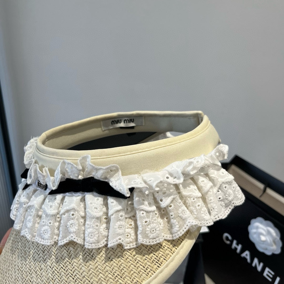 MIUMIU OPEN-TOP STRAW HAT IN LIGHT BEIGE MIX WHITE EYELET FABRIC