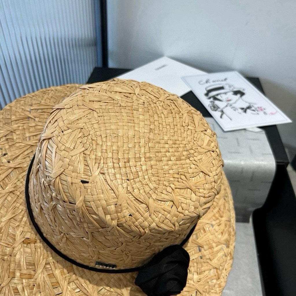 MIUMIU STRAW HAT IN BEIGE RAFFIA WITH BLACK FLOWER ACCENT