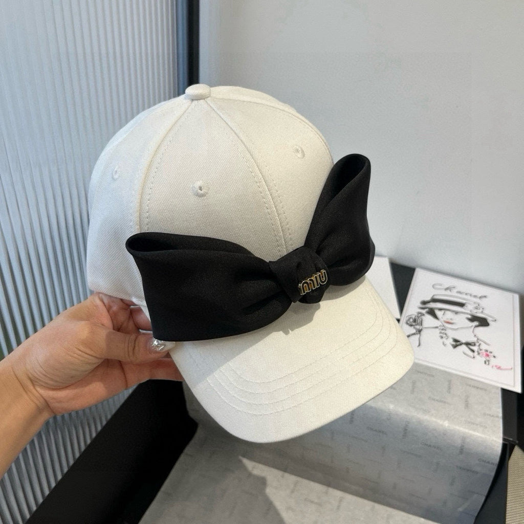 MIUMIU BASEBALL CAP IN WHITE FABRIC WITH LARGE BLACK BOW