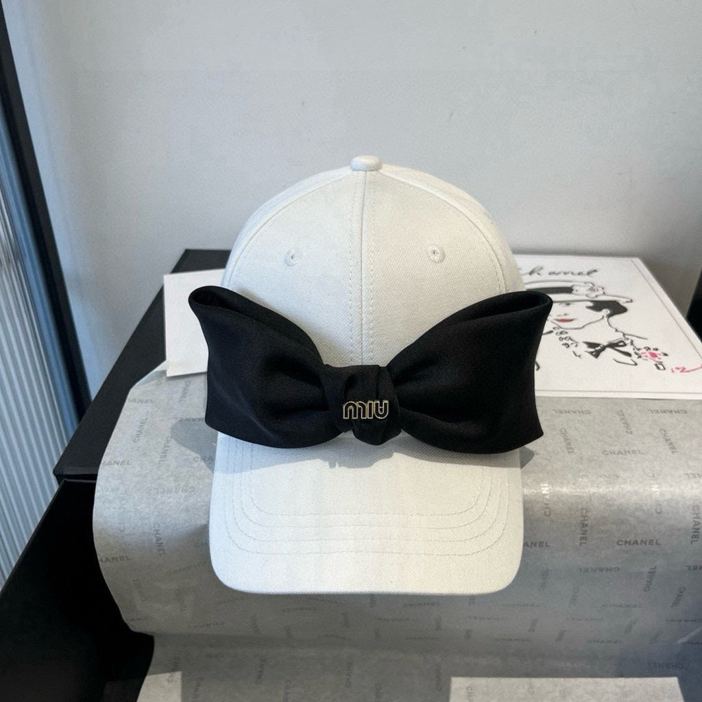 MIUMIU BASEBALL CAP IN WHITE FABRIC WITH LARGE BLACK BOW