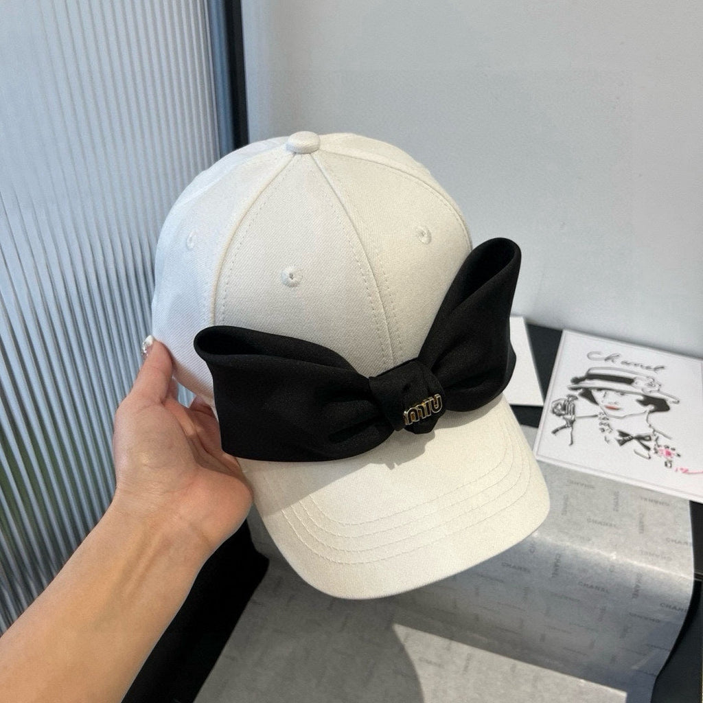 MIUMIU BASEBALL CAP IN WHITE FABRIC WITH LARGE BLACK BOW