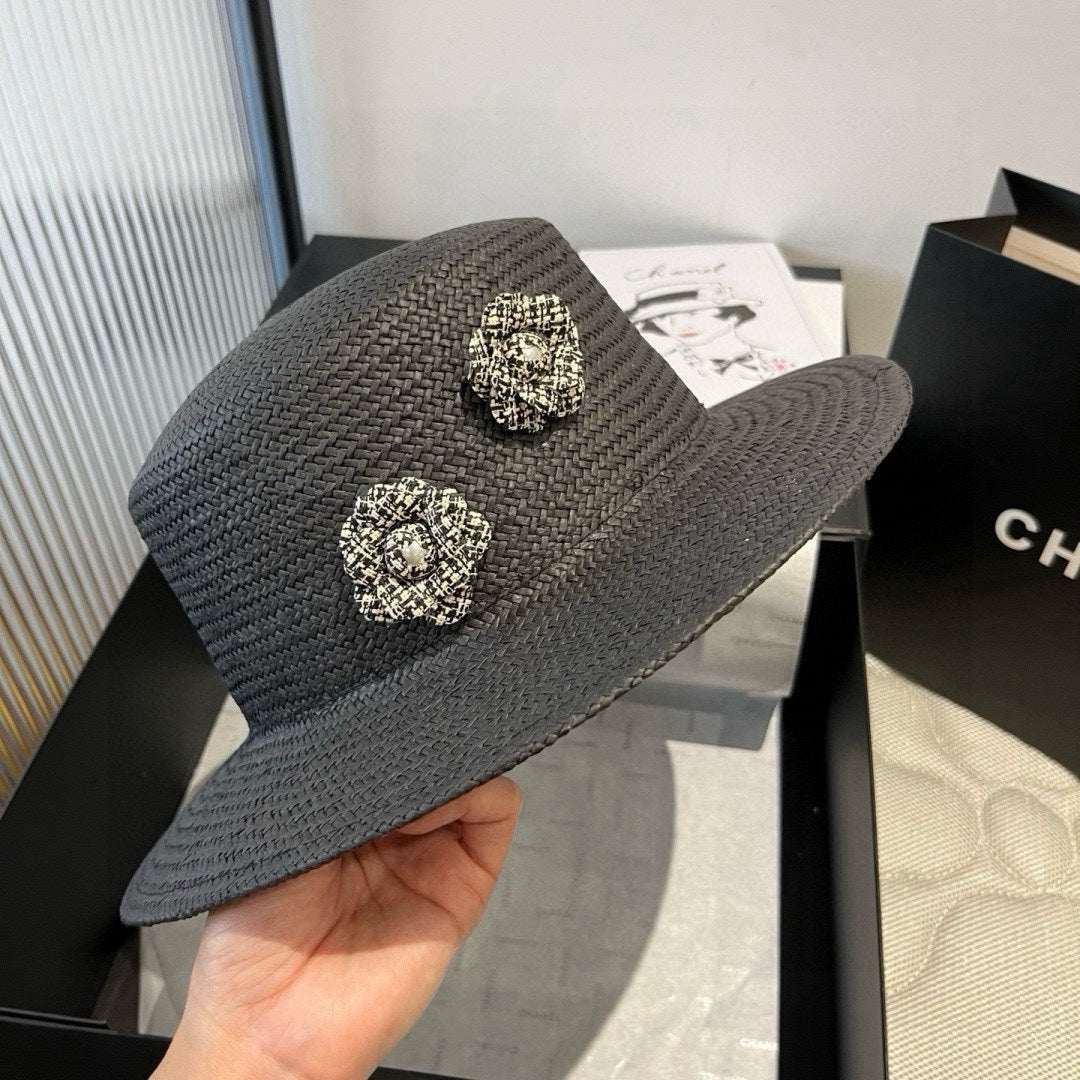 FLAT STRAW HAT BLACK FLOWER ATTACHMENT 673929