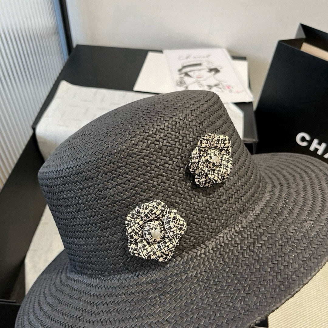 FLAT STRAW HAT BLACK FLOWER ATTACHMENT 673929