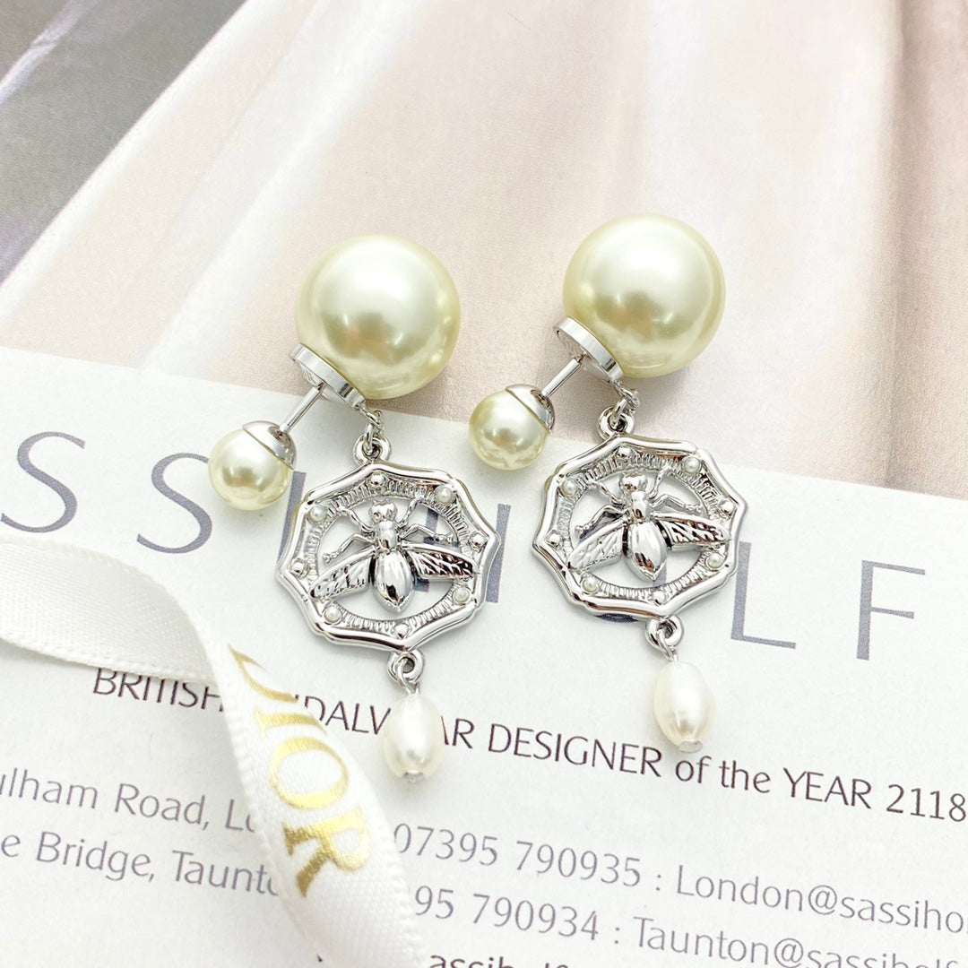 CD 26S DOUBLE PEARL BEE CHARM DROP EARRINGS IN SILVER METAL 633180