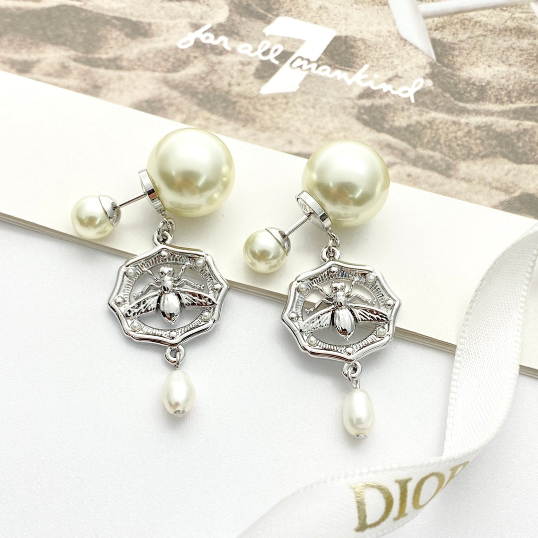 CD 26S DOUBLE PEARL BEE CHARM DROP EARRINGS IN SILVER METAL 633180