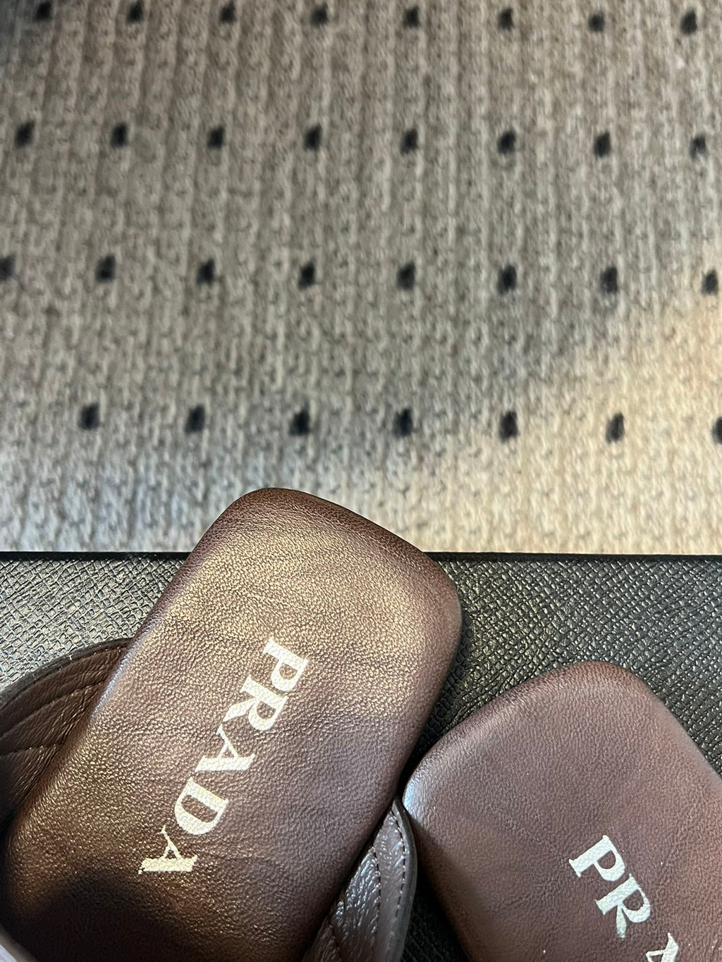 PRADA 25S SHUFFLE LEATHER THONG SANDALS IN BROWN CALFSKIN