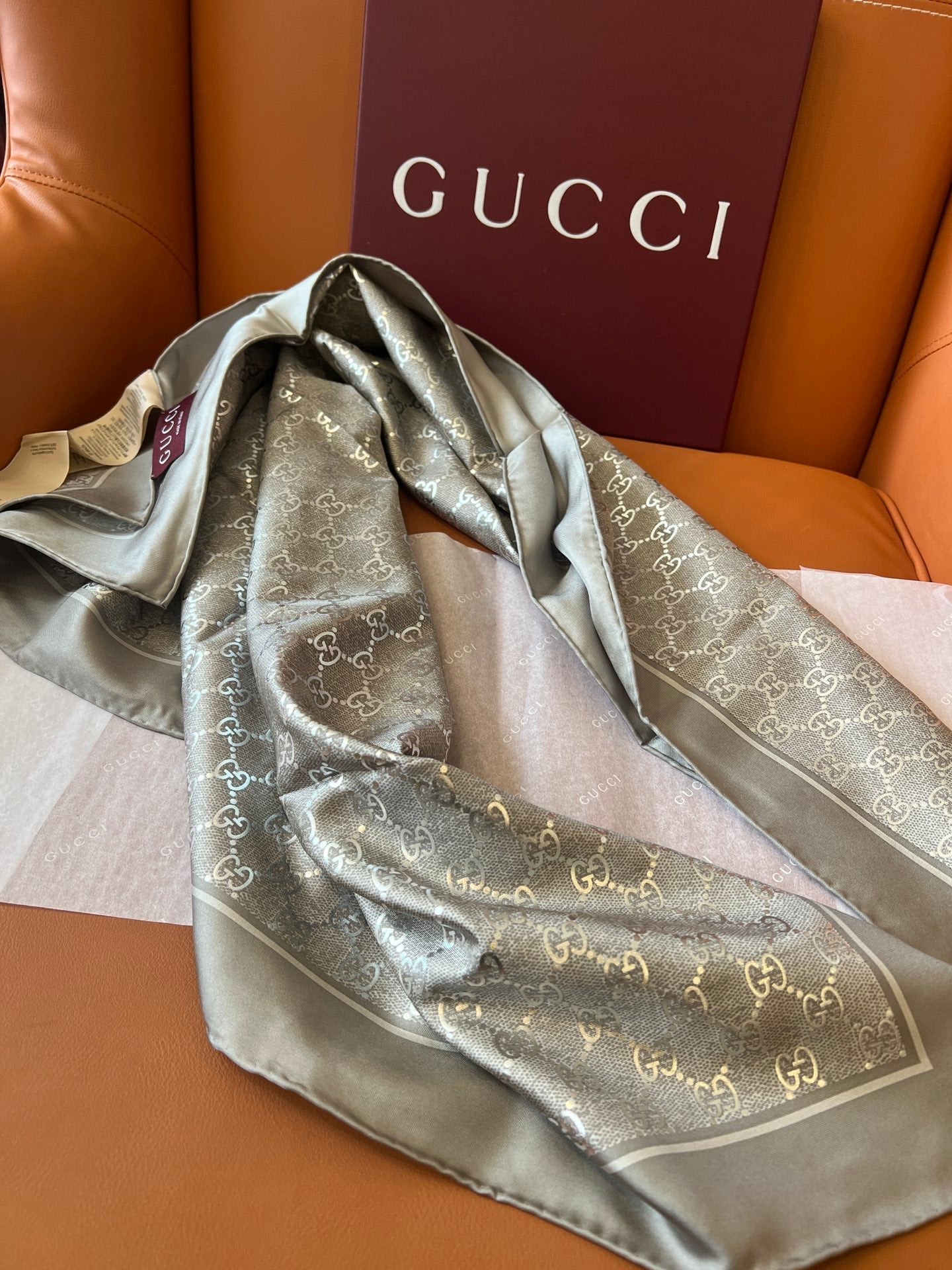GUCCI 25S SCARF 90 IN SILK 697668