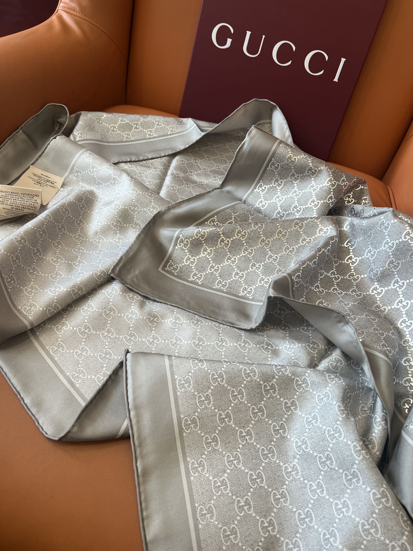 GUCCI 26S SCARF 90 IN SILK 816290