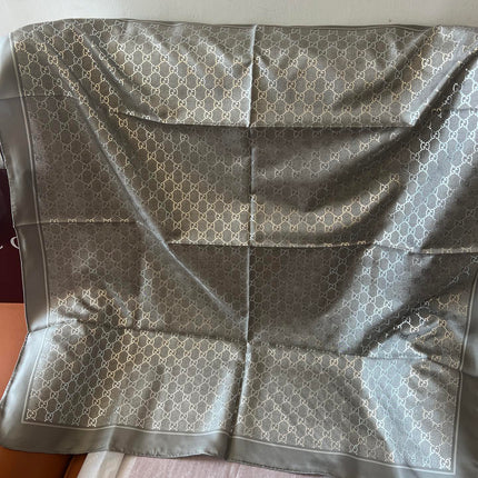 GUCCI 25S SCARF 90 IN SILK 697668