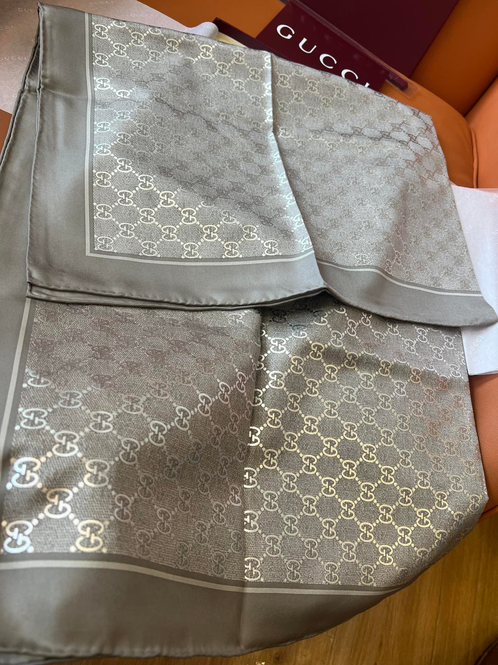 GUCCI 25S SCARF 90 IN SILK 697668